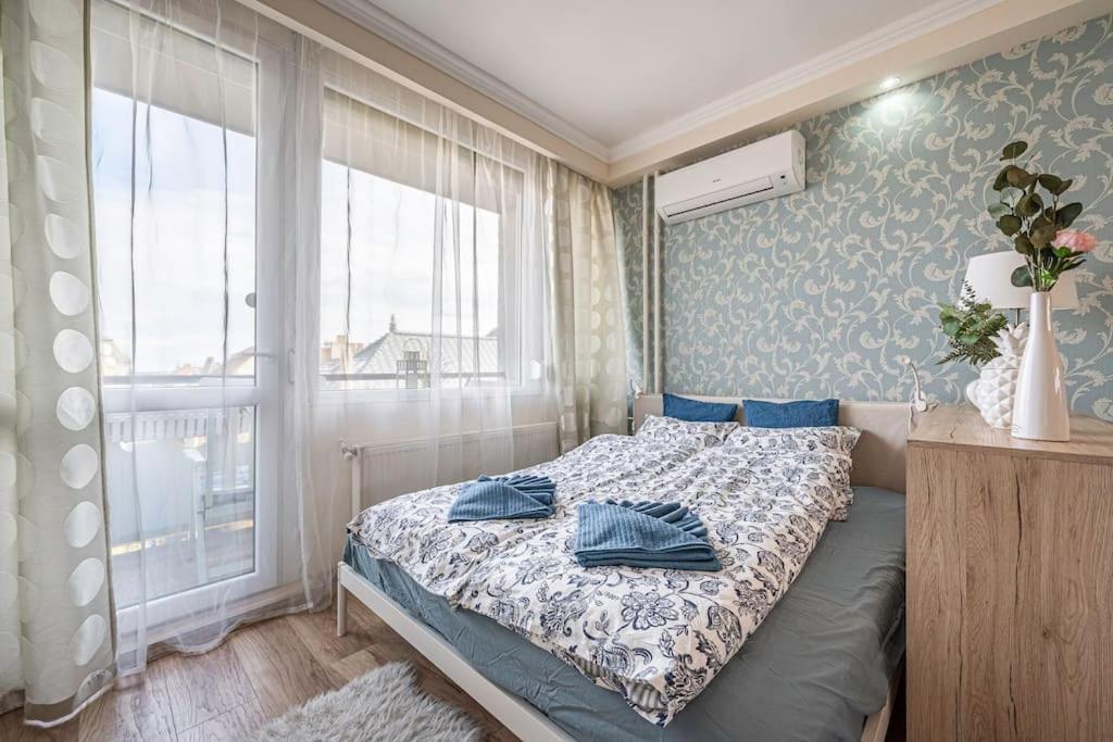Liszt Ferenc Square Panorama Apt Budapest Exterior foto