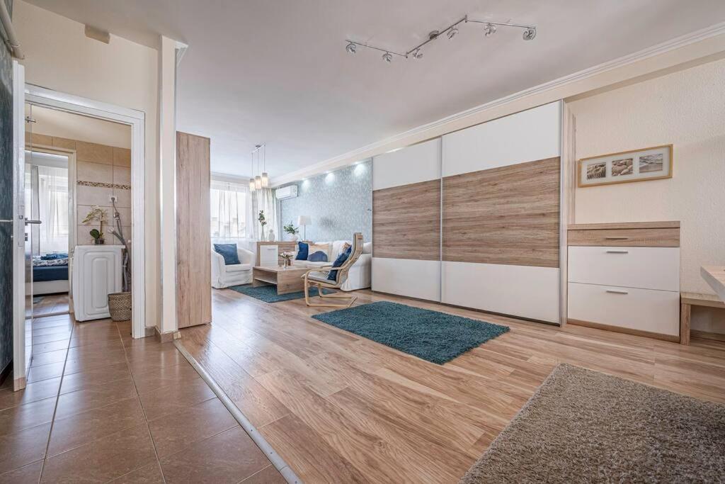 Liszt Ferenc Square Panorama Apt Budapest Exterior foto