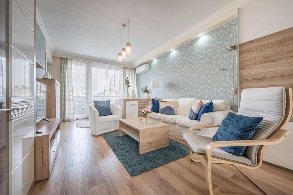 Liszt Ferenc Square Panorama Apt Budapest Exterior foto