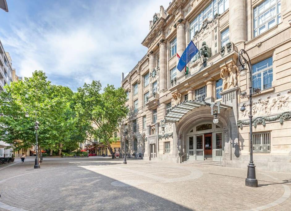 Liszt Ferenc Square Panorama Apt Budapest Exterior foto