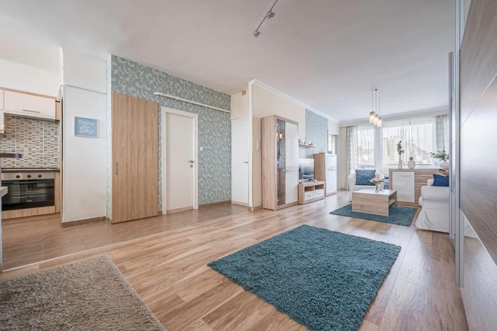 Liszt Ferenc Square Panorama Apt Budapest Exterior foto